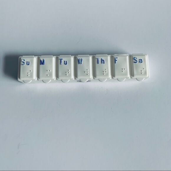 Vitamin 7 Day Weekly Pill Box Medication Organizer - Picture 1 of 4